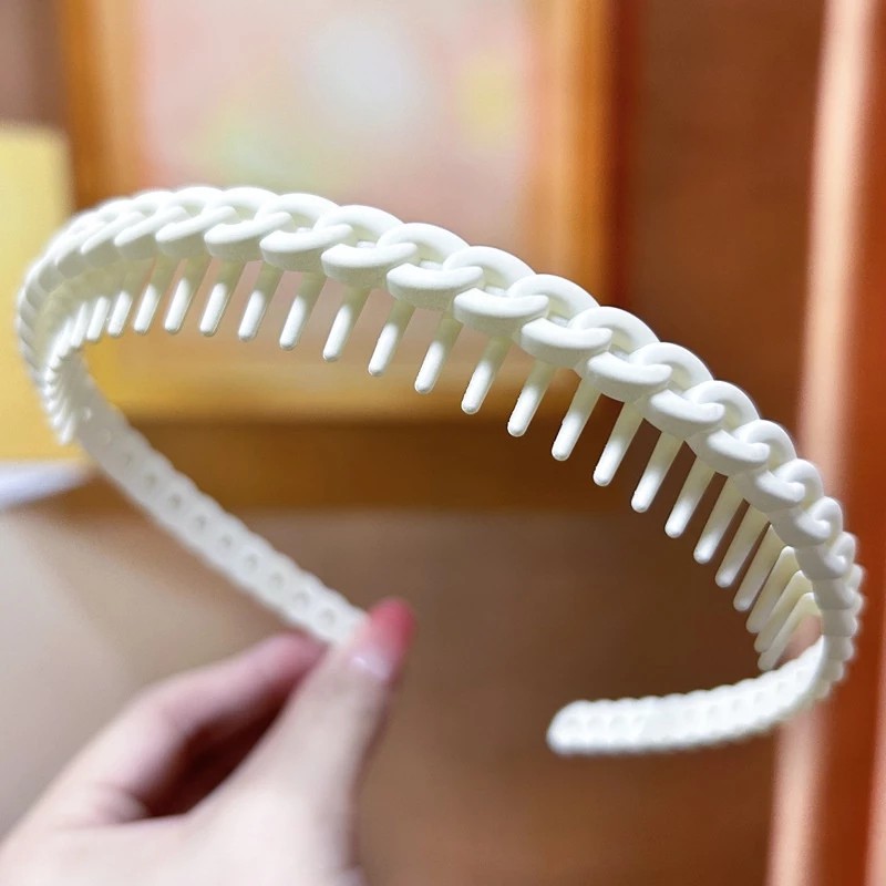Newest with anti-slip teeth hair clip for women special face washing