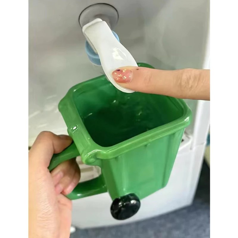 [With lid + spoon and shovel] Trash can shaped ceramic drinking cup