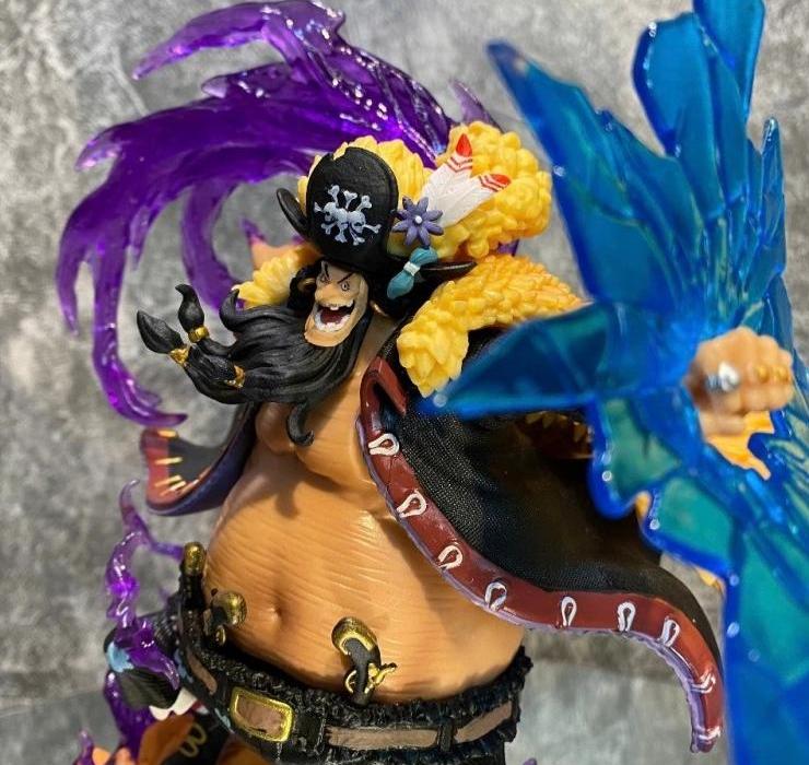 Mô Hình One Piece - Nhân vật Râu Đen hiệu ứng ( 26cm )